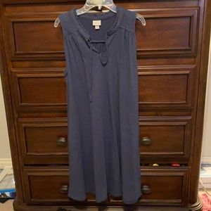 sleeveless blue dress